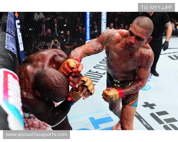 佩雷拉KO获胜后现场特写：汗水与呼喊交织的历史性时刻