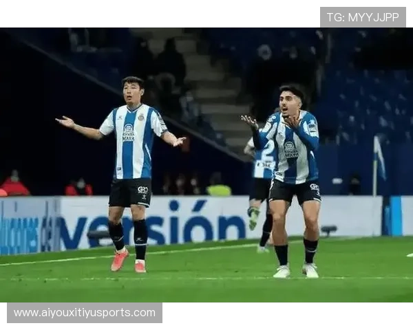 巴列卡诺与奥维耶多保级战延期，场地积水问题引争议